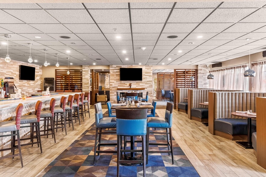 More Photos Of 400 7th North St, Liverpool Hotel For Sale