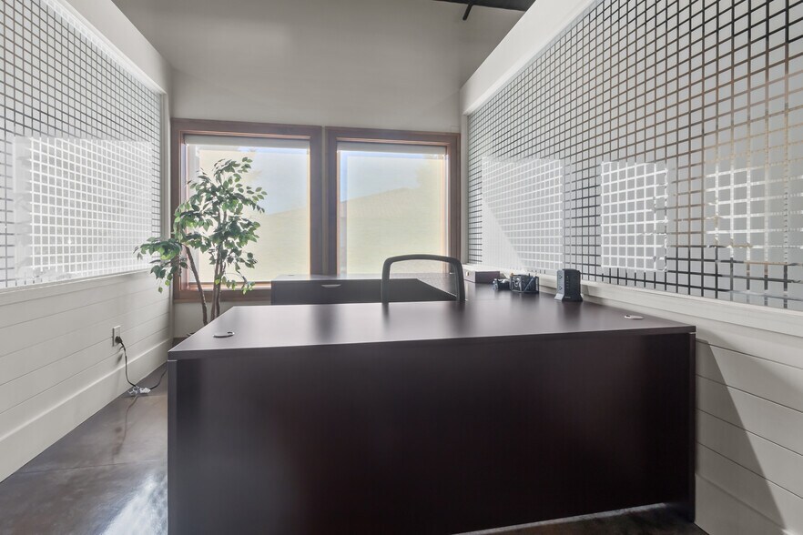 More Photos Of 2492 Crest Dr, Lake Geneva Office For Sale