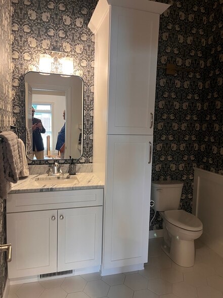 More Photos Of 521 E Marion St, Mishawaka Service For Sale
