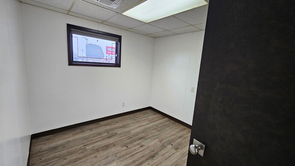 More Photos Of 700 S Main St, Grove Medical For Sale