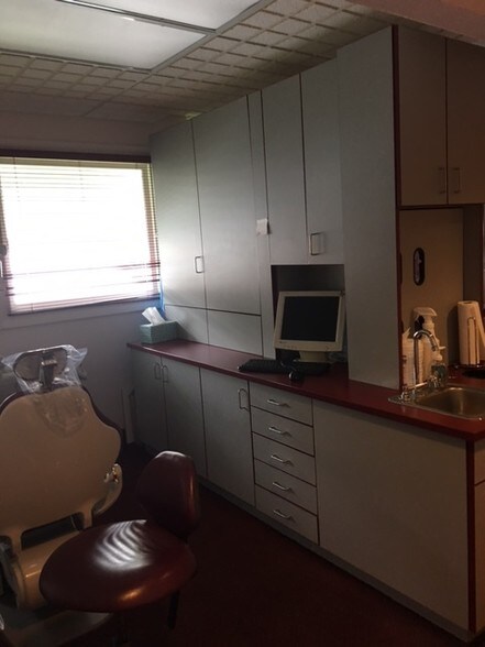 More Photos Of 2804 Court St, Syracuse Medical For Sale