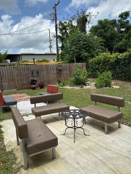 More Photos Of 707-709 N Palestine St, Athens Medical For Lease