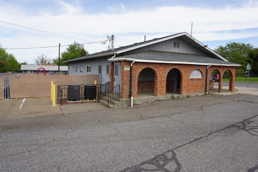 Primary Photo Of 1500 Grant Ave, Prosser Specialty For Sale