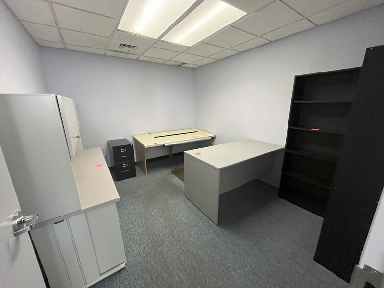 More Photos Of 2345 Bernville Rd, Reading Office For Lease