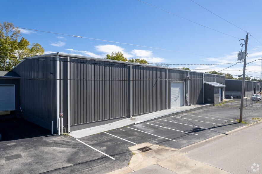 More Photos Of 711 Commercial Dr, Daytona Beach Manufacturing For Lease