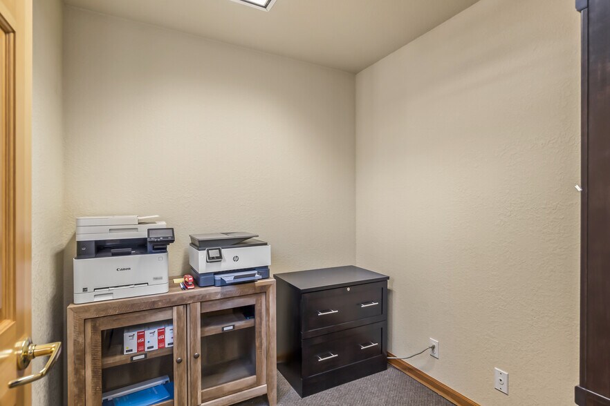 More Photos Of 376 SW Bluff Dr, Bend Office For Lease