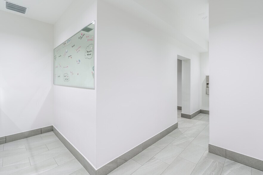 More Photos Of 1014 N Dixie Hwy, Lake Worth Beach Loft Creative Space For Sale