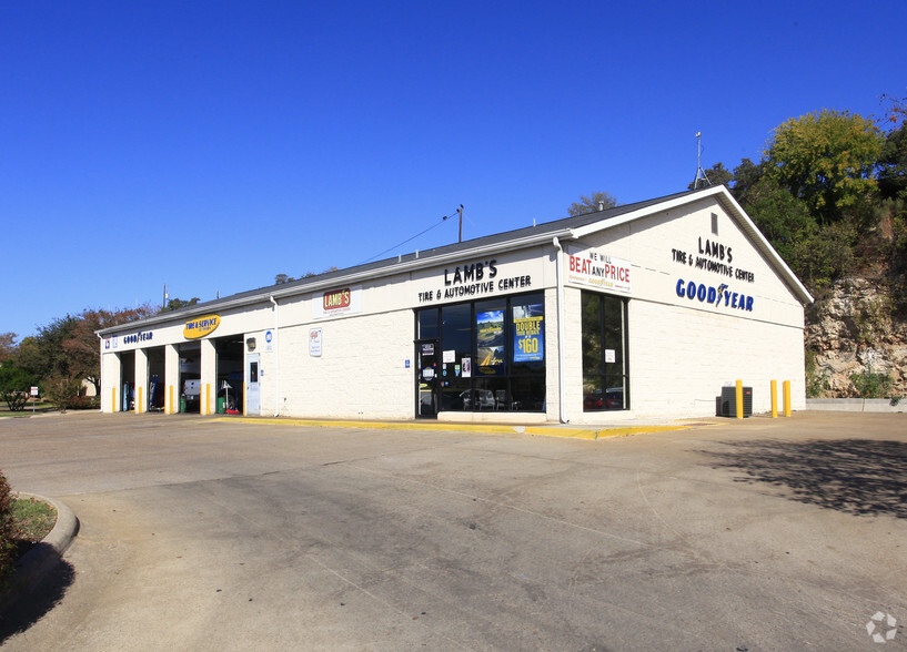 Primary Photo Of 3564 Far West Blvd, Austin Auto Repair For Sale