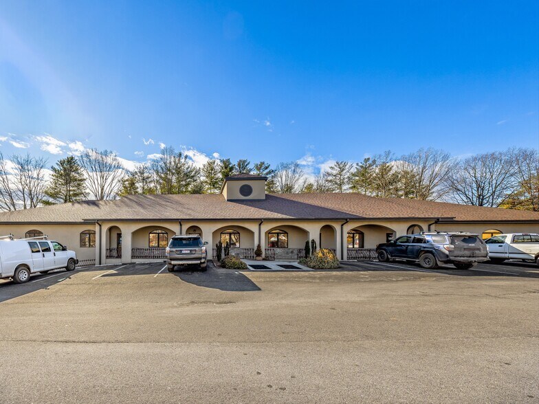 Primary Photo Of 2159 Hendersonville Rd, Arden Medical For Lease