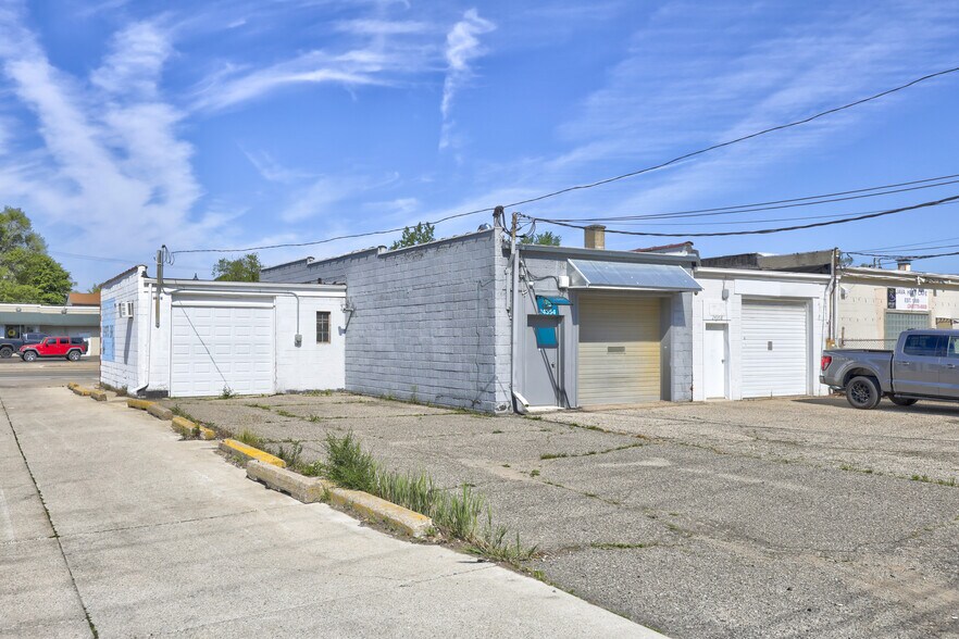 More Photos Of 24354 John R Rd, Hazel Park Flex For Sale