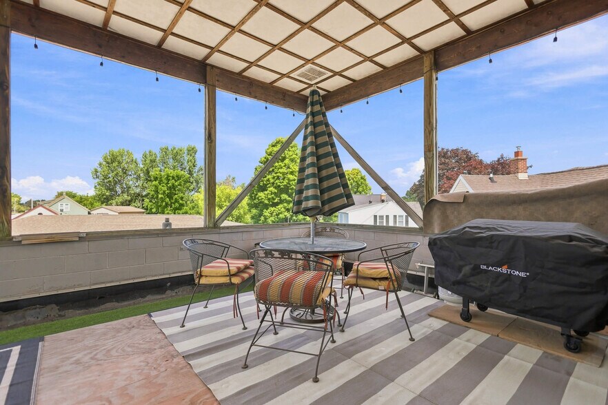 More Photos Of 308 N Wisconsin Dr, Sheboygan Freestanding For Sale