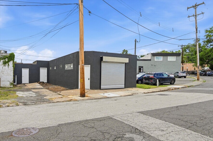More Photos Of 806 Powell Ave, Darby Office For Sale