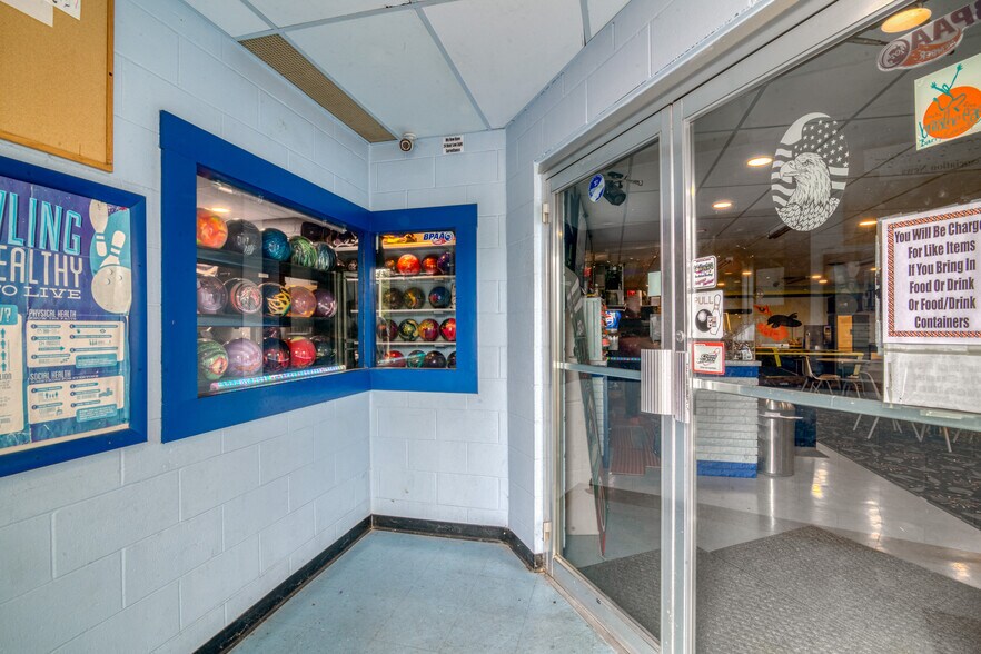 More Photos Of 1813 Main St, Cassville Bowling Alley For Sale