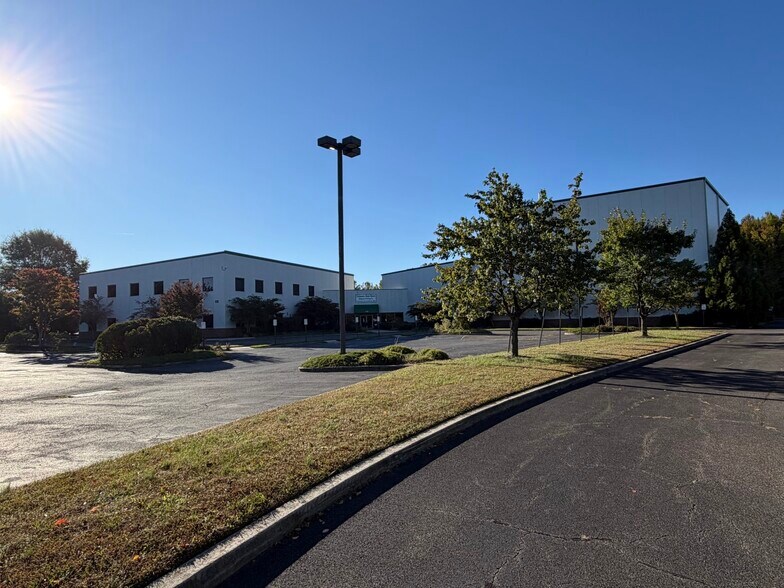 More Photos Of 110 Galaxy Dr, Dover Light Manufacturing For Sale