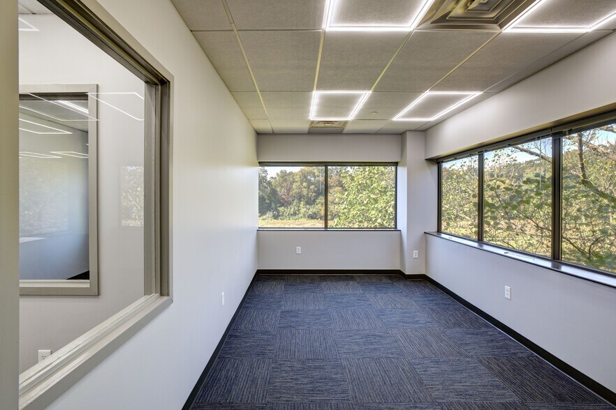 More Photos Of 5 Vaughn Dr, Princeton Office For Sale