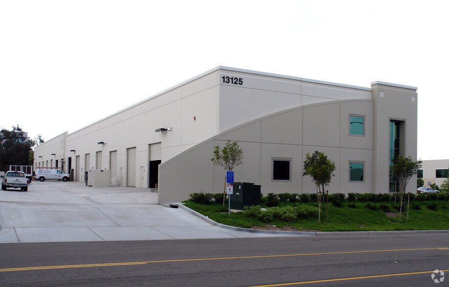 More Photos Of 13125 Danielson St, Poway Service For Lease