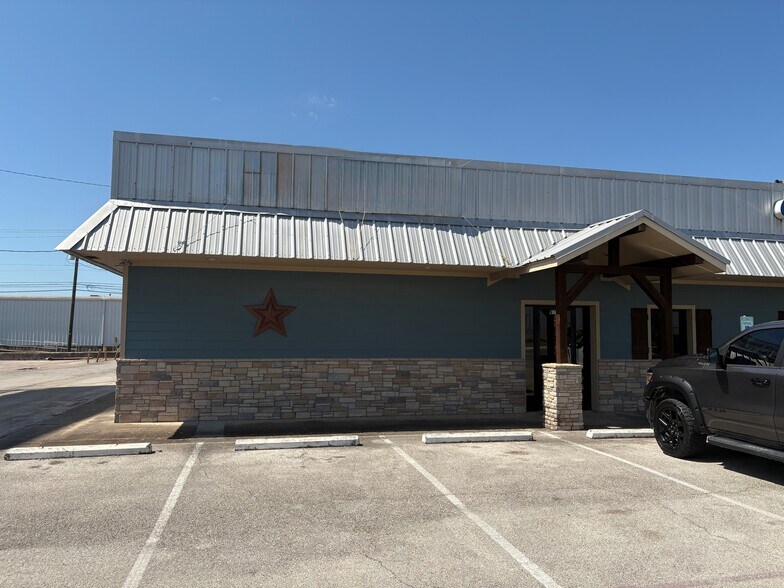 Primary Photo Of 611 W Tx-340-loop, Woodway Office For Lease