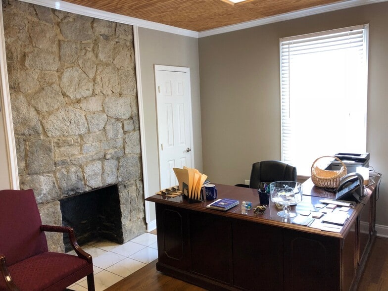 More Photos Of 113 S Perry St, Lawrenceville Office For Lease