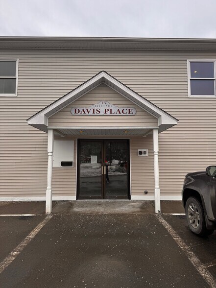 More Photos Of 15 Cottage St, Barre City Flex For Lease