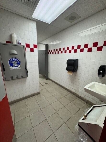 More Photos Of 2954 Ontario St, Perth East Freestanding For Lease