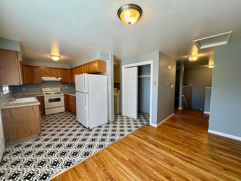 More Photos Of 1022 S Arbutus St, Lakewood Multifamily For Sale