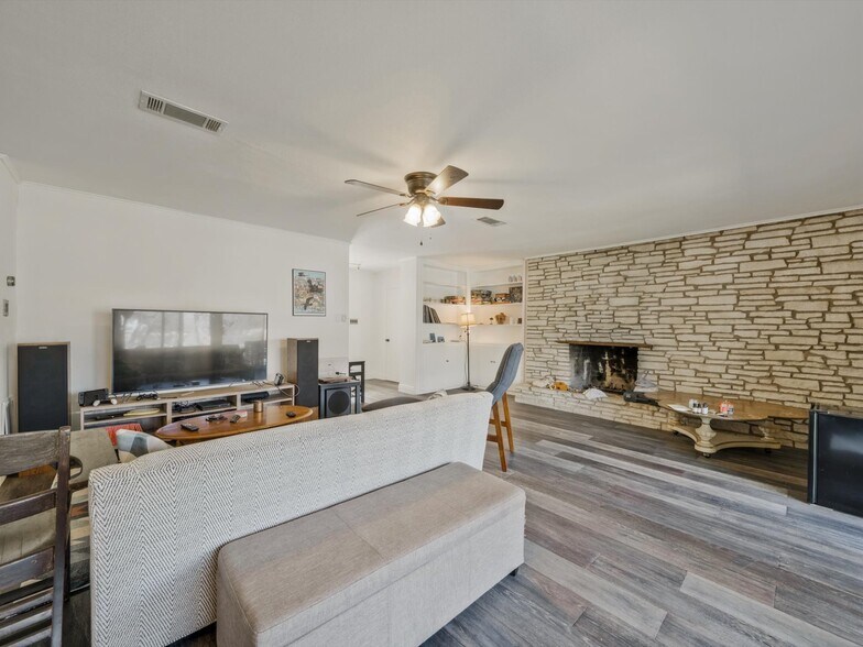 More Photos Of 2326 Hartford Rd, Austin Apartments For Sale