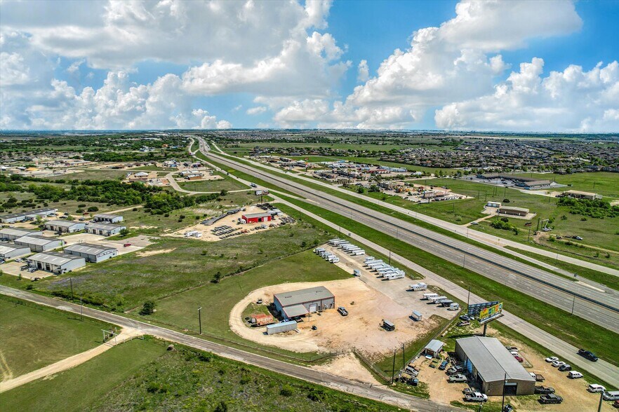 More Photos Of 11495 IH 35 Service Rd, Jarrell Warehouse For Lease