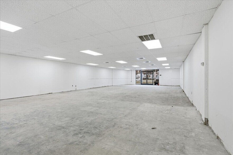 More Photos Of 8373 Kingston Pike, Knoxville Freestanding For Lease