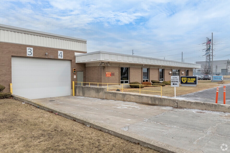 Primary Photo Of 5858 W 73rd St, Bedford Park Manufacturing For Sale