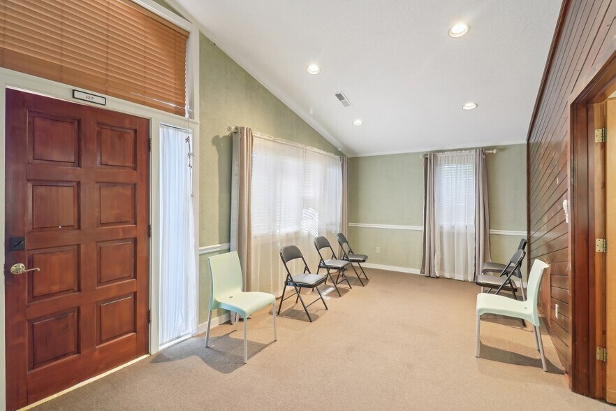 More Photos Of 1007 Carthage St, Sanford Medical For Sale