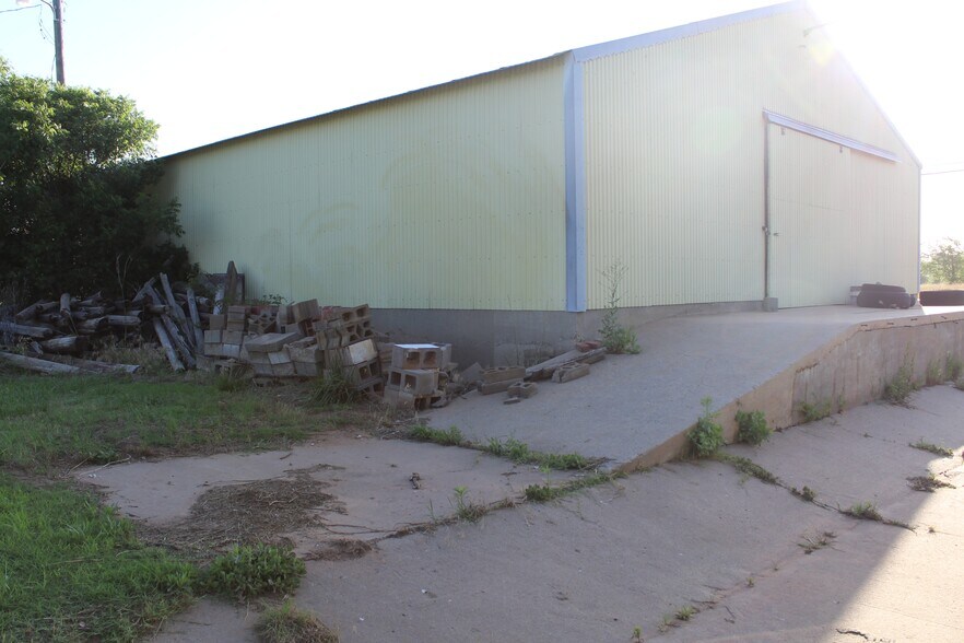 More Photos Of 2224 8th St, Woodward General Retail For Sale