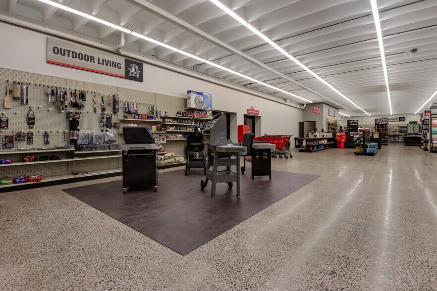 More Photos Of 1124 Hammond Ave, Rice Lake Freestanding For Lease