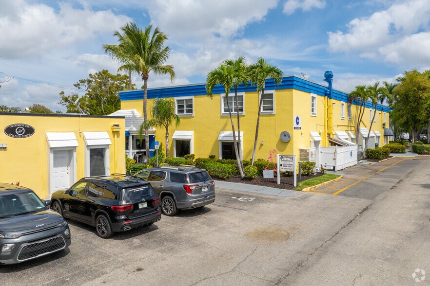 More Photos Of 13451 Mcgregor Blvd, Fort Myers Freestanding For Lease