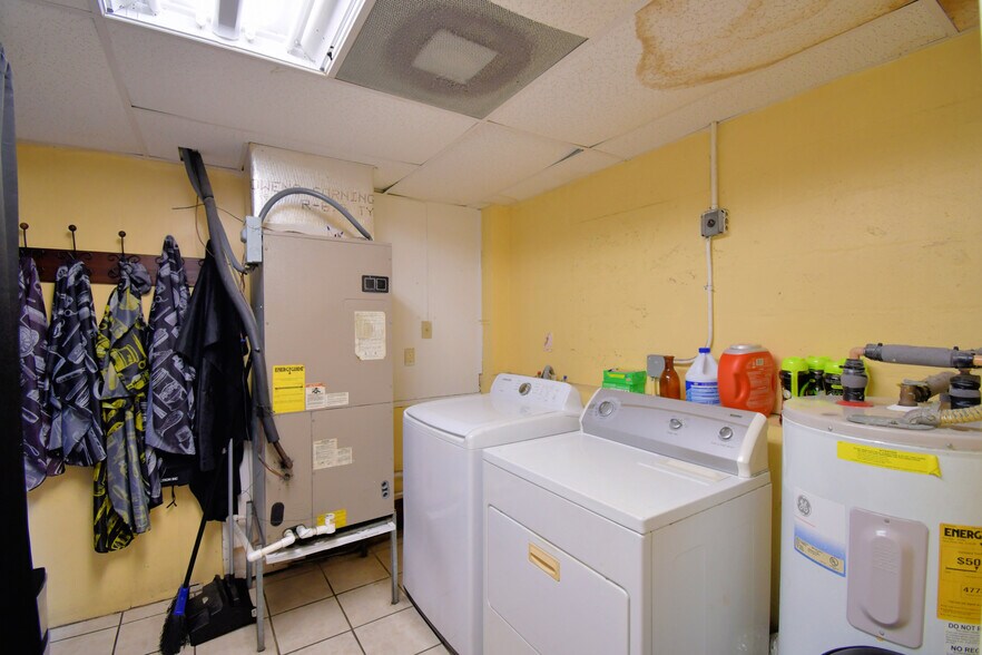 More Photos Of 128 E Orange Ave, Lake Wales General Retail For Sale