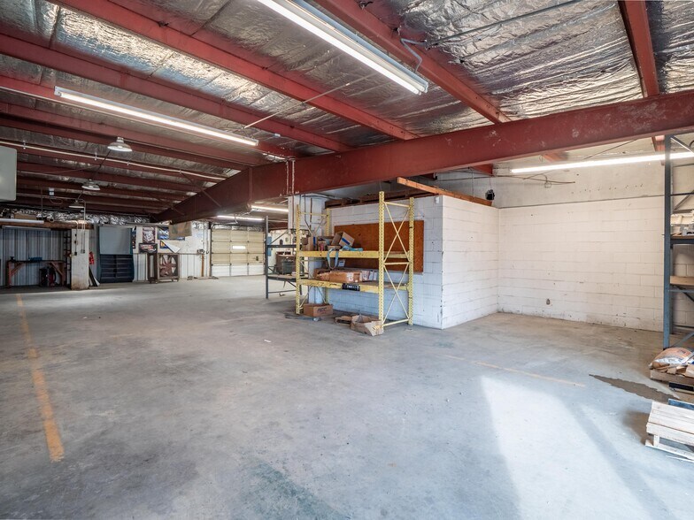 More Photos Of 1 W Choctaw Ave, Mcalester Flex For Sale