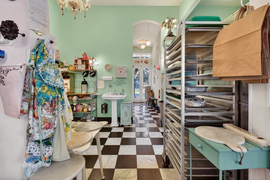 More Photos Of 197 E Church St, Deland Restaurant For Sale