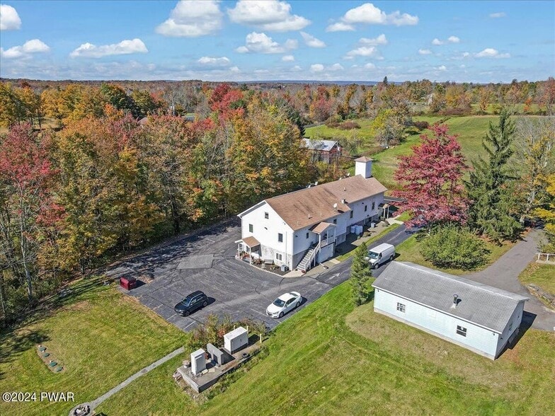 More Photos Of 186 Ledgedale Rd, Lake Ariel Apartments For Sale