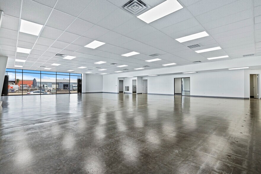 More Photos Of 245 M St, Fresno Warehouse For Lease