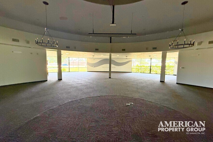 More Photos Of 2209 75th St W, Bradenton Religious Facility For Lease