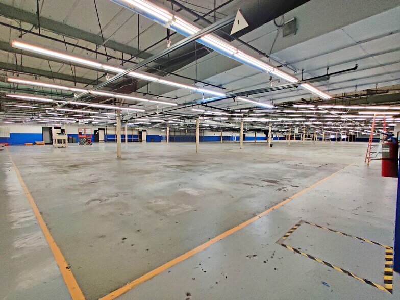More Photos Of 120 S Church Ave, Garland Manufacturing For Lease