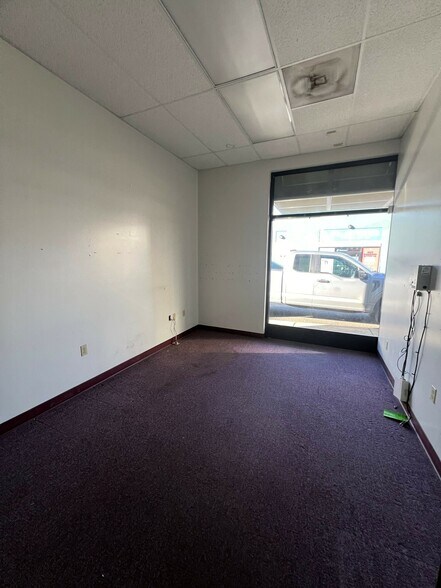 More Photos Of 2830-2858 NE Sandy Blvd, Portland Freestanding For Lease