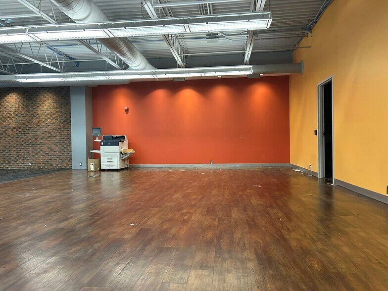 More Photos Of 423 N Main St, Royal Oak Office For Lease