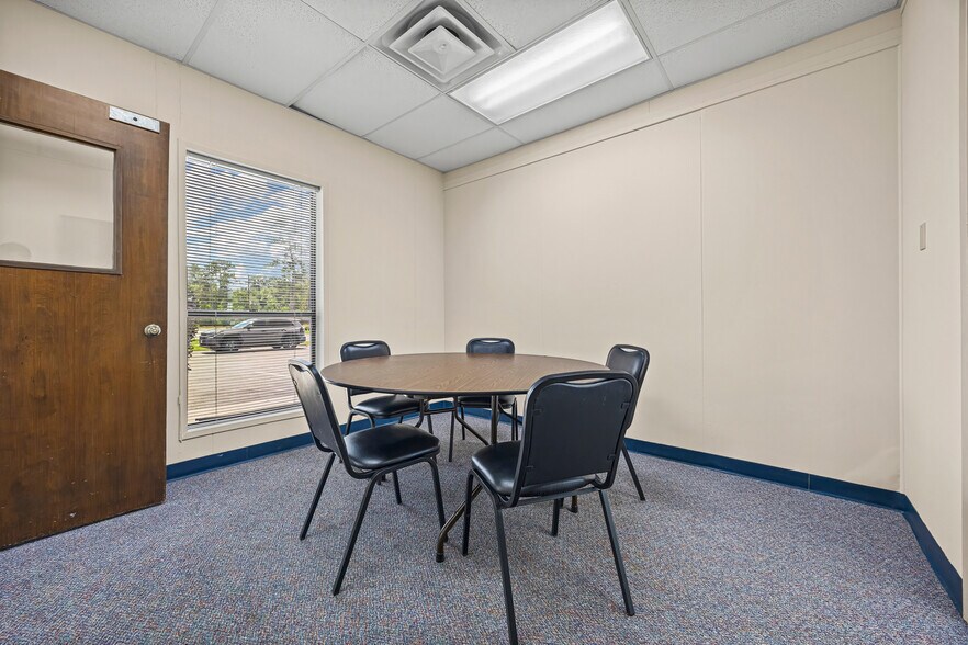 More Photos Of 105 Commercial Cir, Conroe Medical For Sale