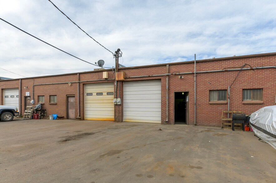 More Photos Of 3940-3966 S Mariposa St, Englewood Manufacturing For Lease