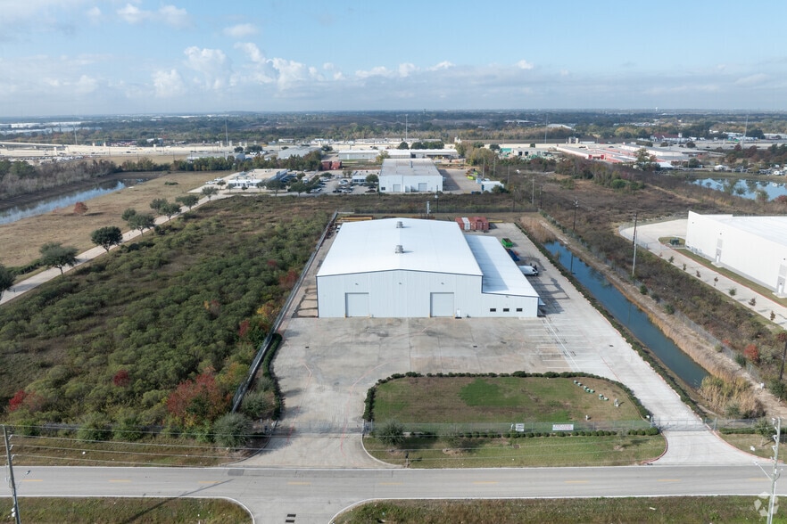 More Photos Of 13802 Furman Rd, Houston Warehouse For Lease