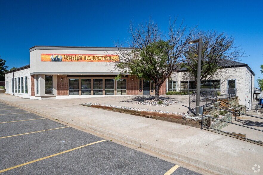 More Photos Of 8200-8260 S Colorado Blvd, Littleton Unknown For Lease