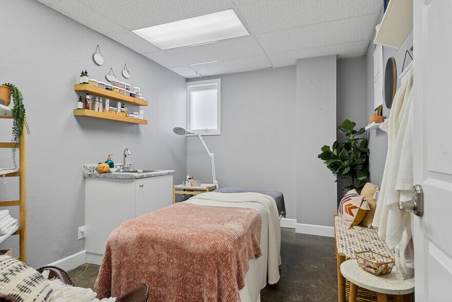 More Photos Of 2445 S 5th St, Springfield Office For Sale