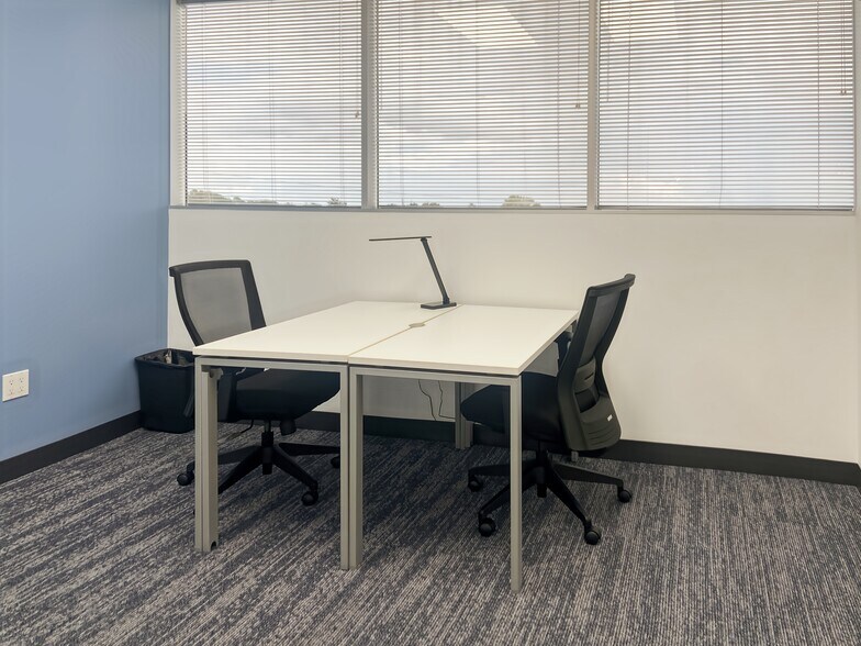 More Photos Of 16100 Cairnway Dr, Houston Coworking Space