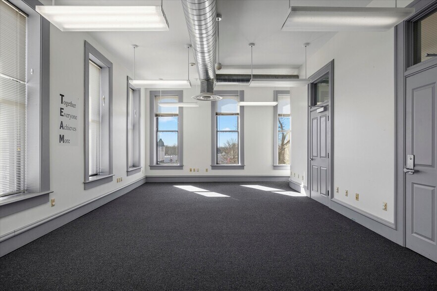 More Photos Of 2-4 W Ohio St, Butler Office For Lease