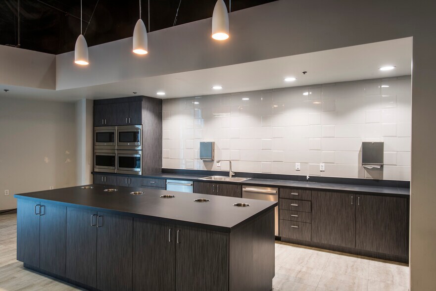 More Photos Of 14647 S 50th St, Phoenix Unknown For Lease